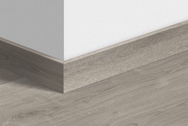 MDF põrandaliist Standard Brushed oak grey (58x12mm x 2,4m) QU -QSSK04765M hall_1