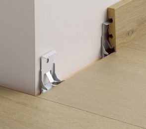 QuickStep Standard põrandaliistu kinnitusklamber QSCLIPSKME95A