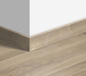 MDF baseboard Standard Havana oak natural with saw cuts (58x12mm x 2.4m) QU -QSSK01656 beeź 
