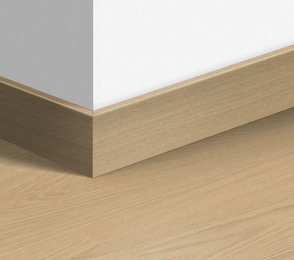 MDF põrandaliist Beige varnished oak (77mmx14mm x 2,4m) QU -QSPSKR04750 beeź 