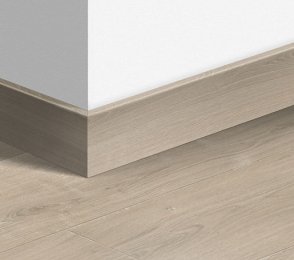 MDF põrandaliist Brushed oak beige (77mmx14mm x 2,4m) QU -QSPSKR04764 beeź 