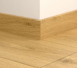 Плинтус из МДФ, стандартный, цвет песочный дуб (58x12 мм x 2,4 м), QU -QSSK05801, коричневый.