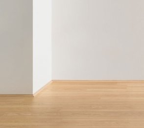 Плинтус из МДФ, цвет «шотландская пятнистая эвкалиптовая сосна» (17x17 мм x 2,4 м) QU -QSFSCOT04446, коричневый 