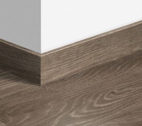 MDF-Fußleiste, Eichenbraun (77 mm x 14 mm x 2,4 m), QU -QSPSKR03548