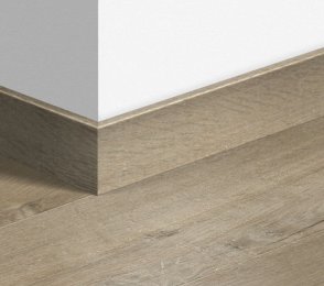 MDF-Fußleiste, Eiche hellbraun (77 mm x 14 mm x 2,4 m) QU -QSPSKR03557 braun/grau 