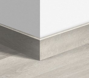 Плинтус из МДФ цвета «венецкий дуб» (77 мм x 14 мм x 2,4 м) QU -QSPSKR03990 серый