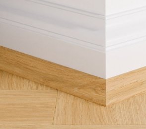 MDF-Fußleiste Scotia Cumin Eiche (17 mm x 17 mm x 2,4 m) QU -QSSCOT08247 braun 
