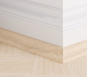 Golvlist i MDF Scotia Ginger ek (17mm x 17mm x 2,4m) QU -QSSCOT08246 beige