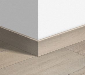 MDF-Fußleiste Standard Soft Oak Light (58 x 12 mm x 2,4 m) QU -QSSK01854 weiß